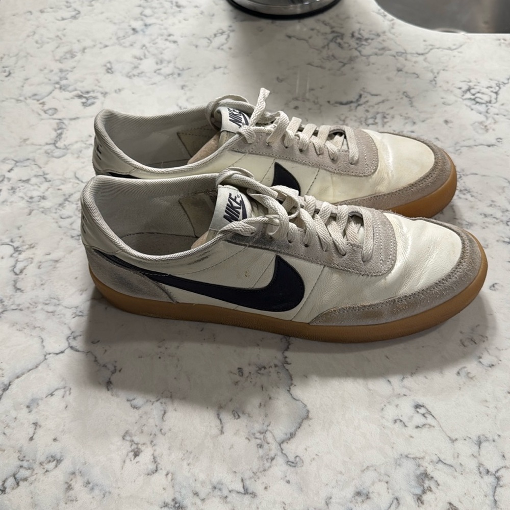 Men’s 10.5 Nike sneakers